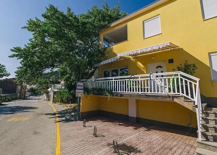Apartments With Free Private Parking