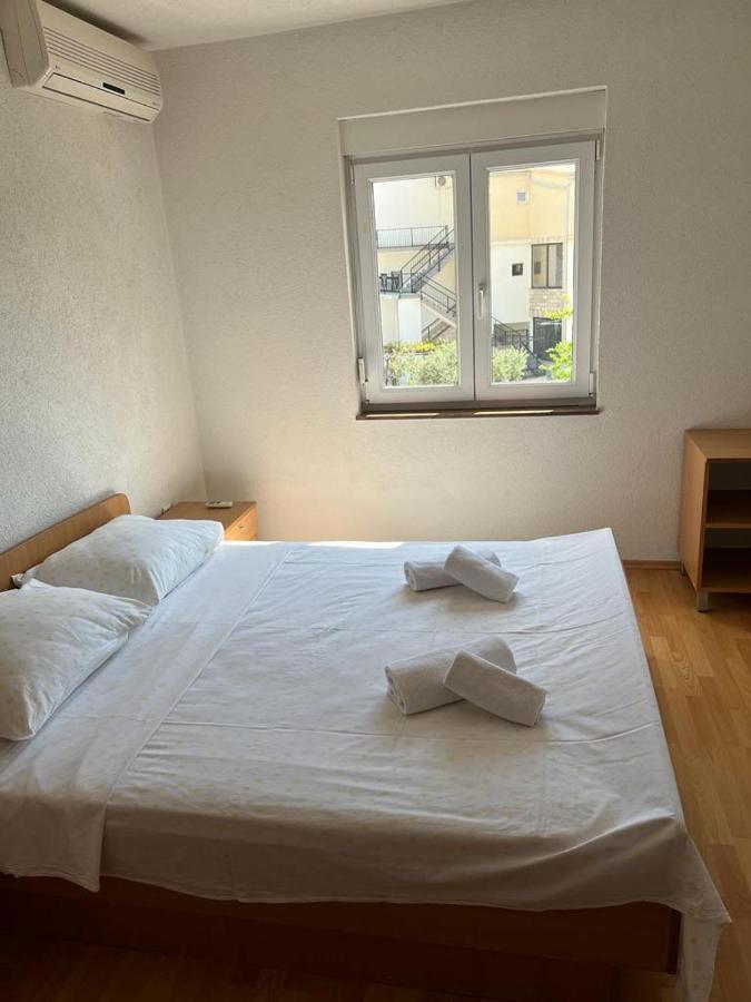 With Free Private Parking Apartmán *