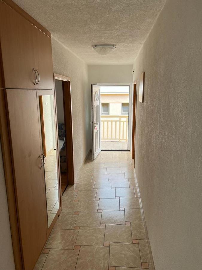 With Free Private Parking Apartmán *