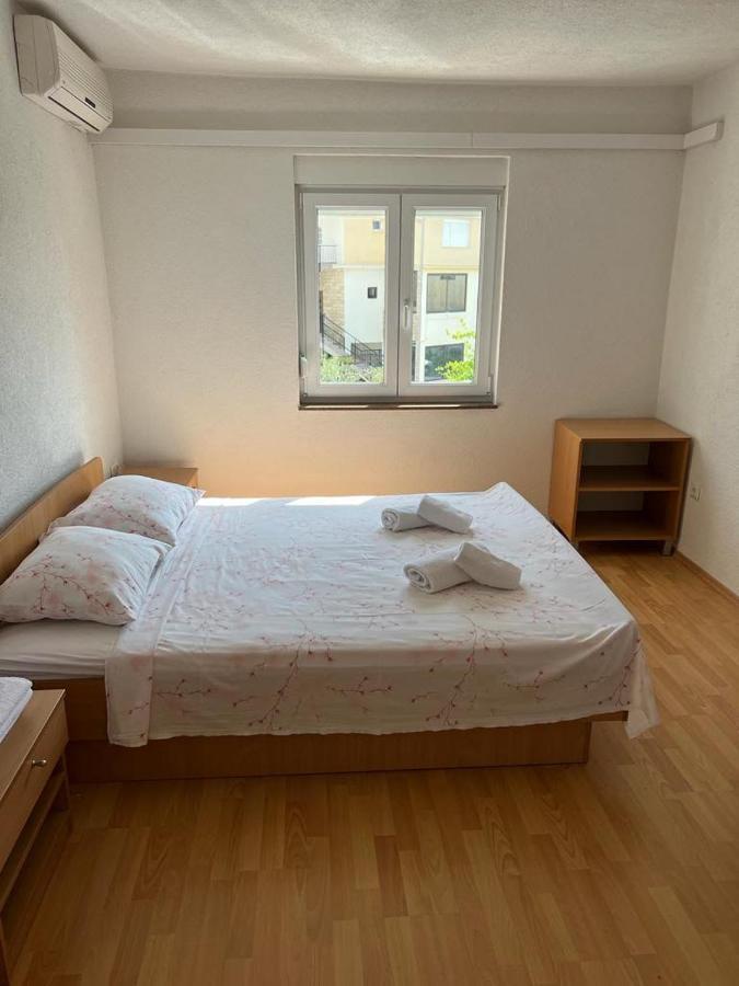 With Free Private Parking Apartment