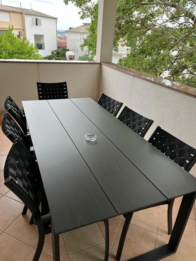 With Free Private Parking Apartmán