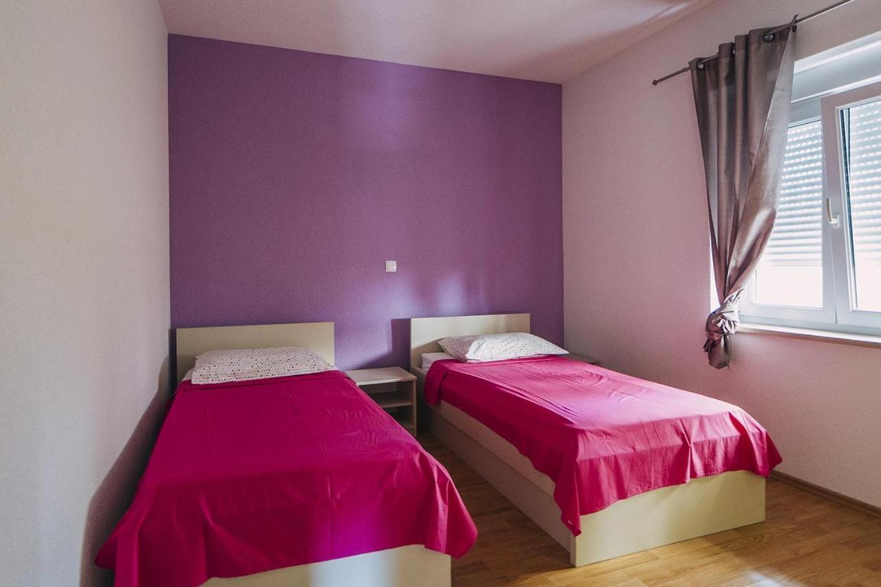 With Free Private Parking Apartmán