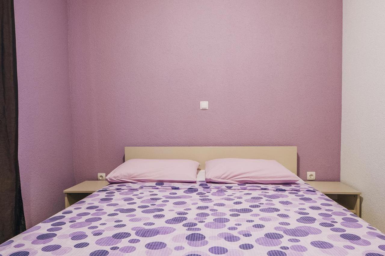 With Free Private Parking Apartment