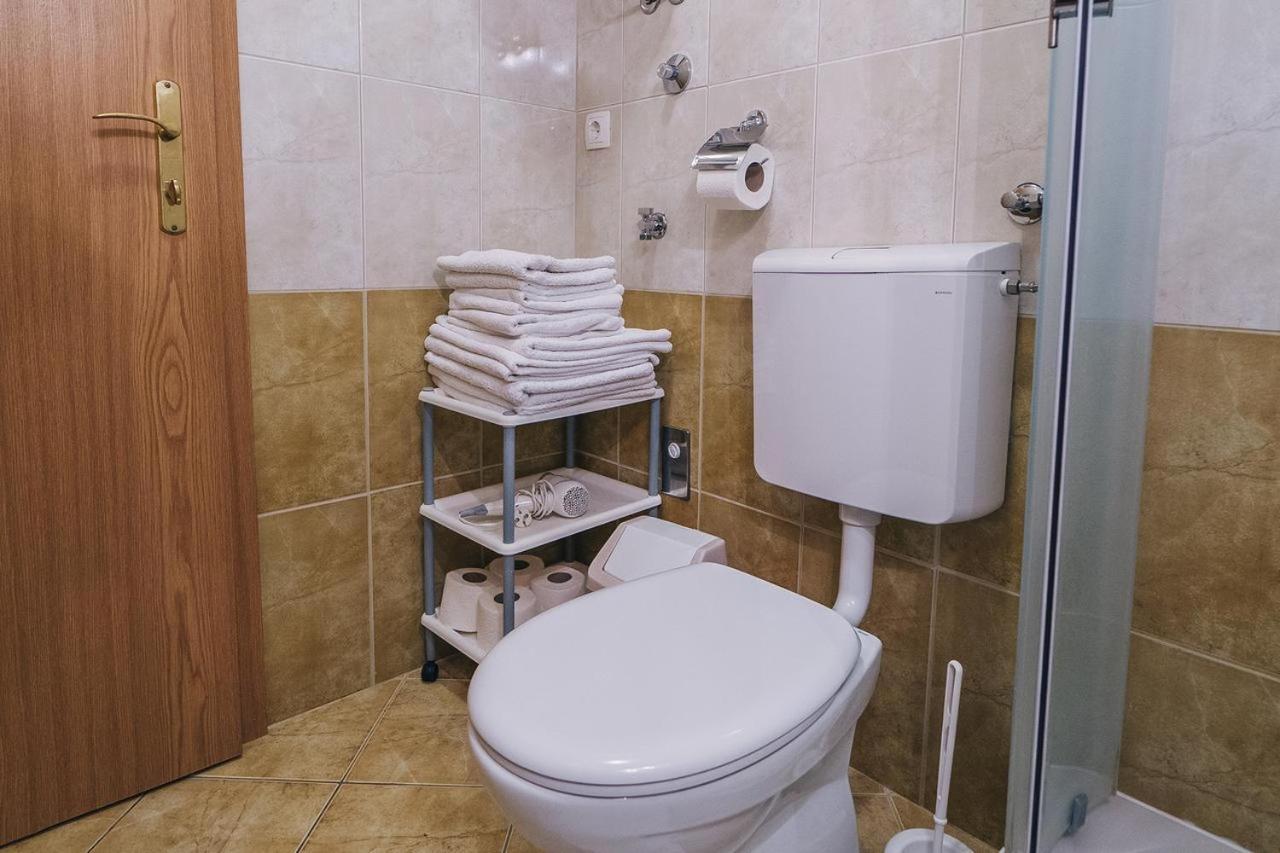 Apartment With Free Private Parking *