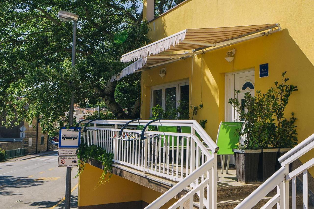 With Free Private Parking Apartmán *